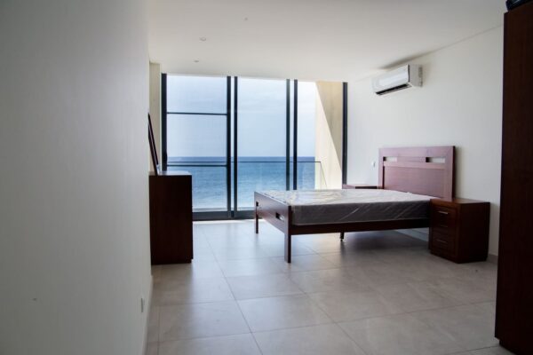 angola-luanda-bedroom-with-balcony-600x400
