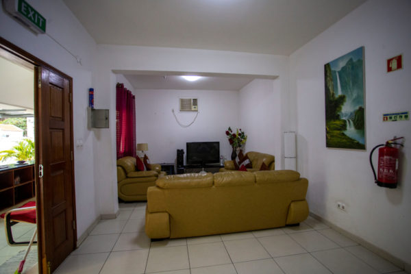 angola-luanda-vila-alice-living-room-600x400