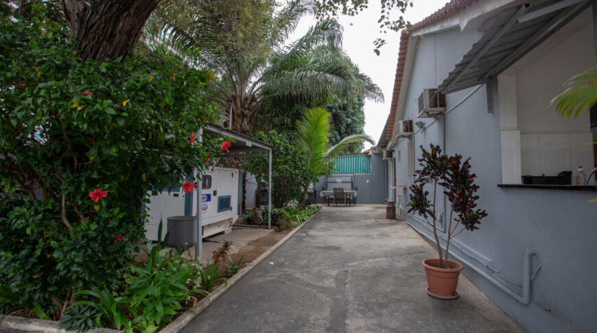 enterance-to-appartement-luanda-angola-vila-alice-870x485