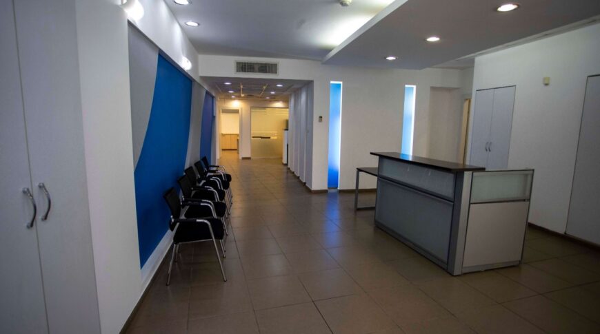 Ponticelli-hallway-at-office-angola-870x485