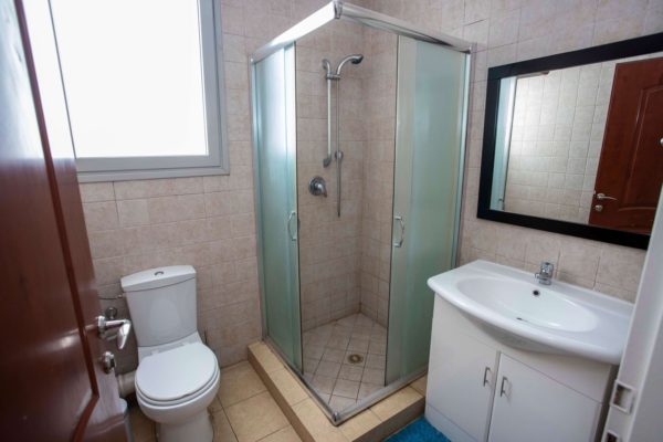 maculusso-ponticelli-building-appartment-bathroom-to-rent-luanda-600x400