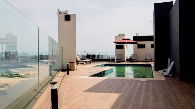 pool-balcony-rent-luanda-angola-800x450