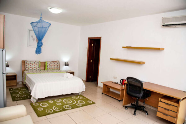 rent-apartment-in-angola-cruzeiro-luanda-ybe-bedroom-600x400