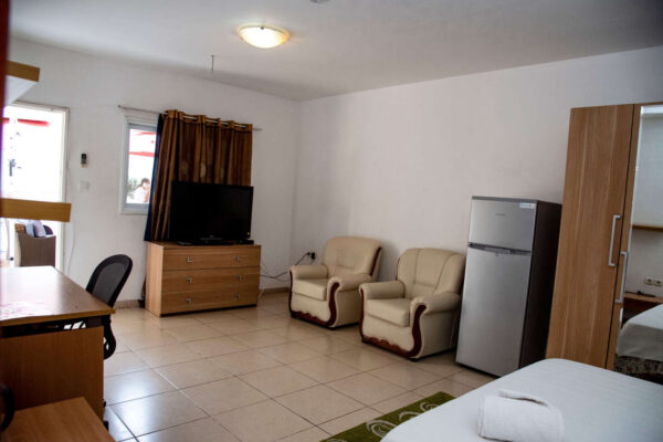aluguel-apartamento-em-angola-cruzeiro-luanda-ybe-sala de estar-600x400